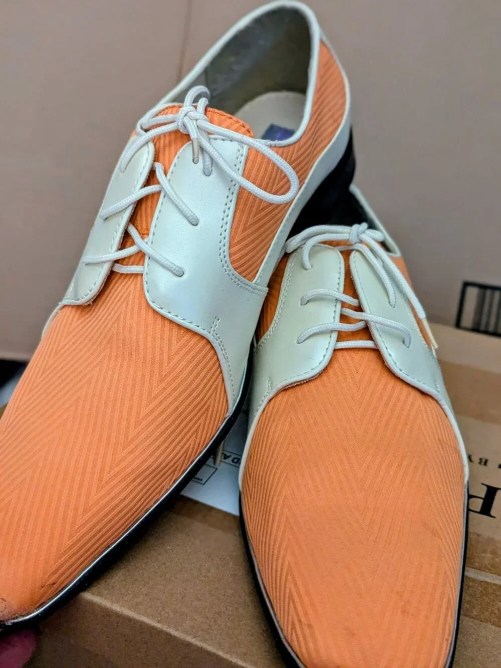 Club 440 Mens Shoes Size 9.5 Orange & Creme
